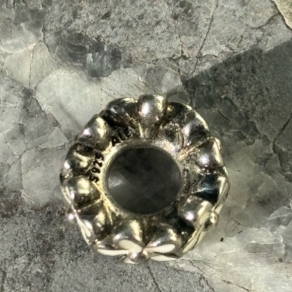 Pandora Flower Charm Silver and Cream - Picture 2 of 3